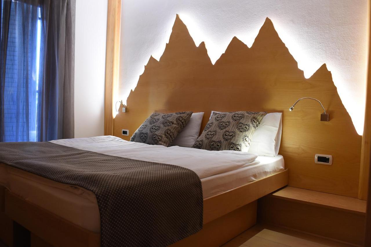 Hotel Corona ปินโซโล ภายนอก รูปภาพ