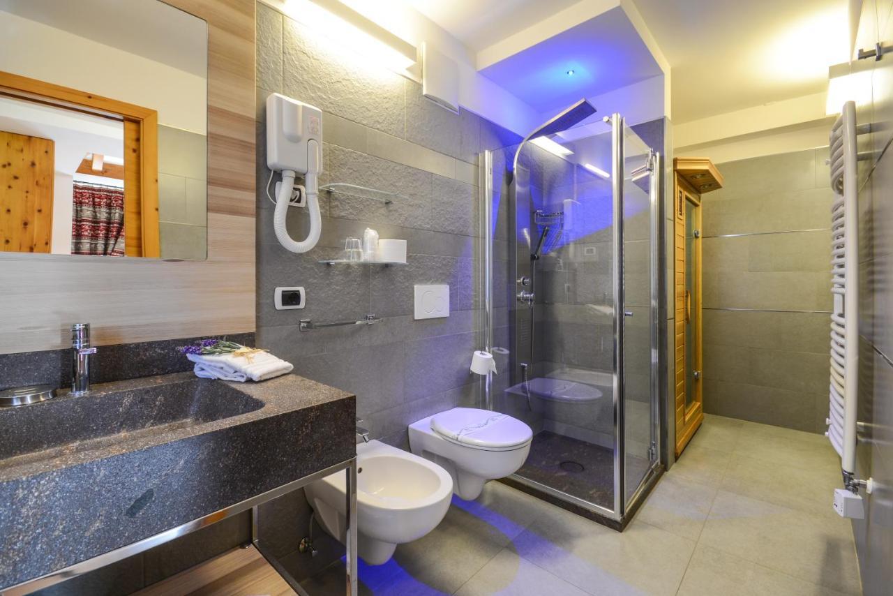 Hotel Corona ปินโซโล ภายนอก รูปภาพ