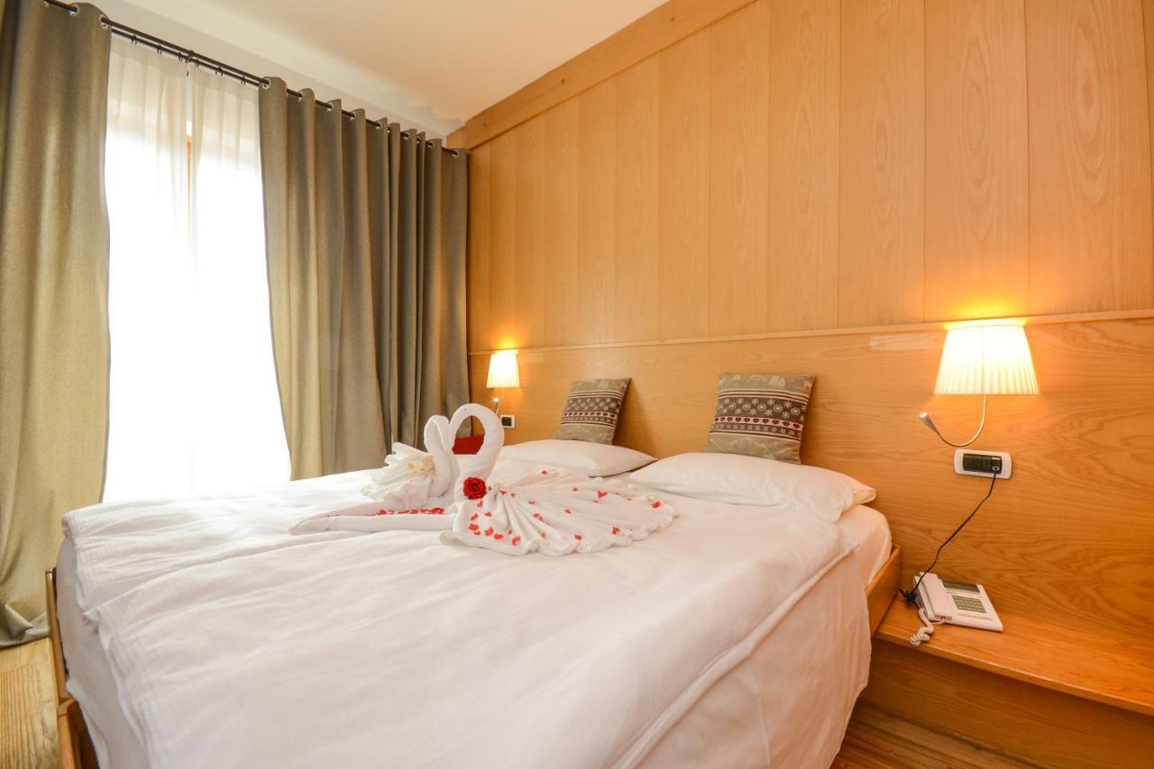 Hotel Corona ปินโซโล ภายนอก รูปภาพ