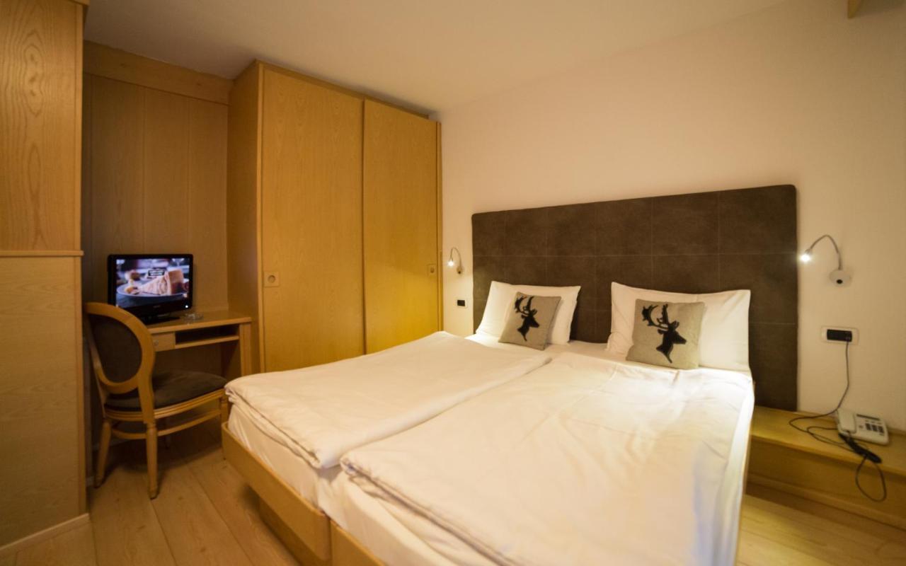 Hotel Corona ปินโซโล ภายนอก รูปภาพ