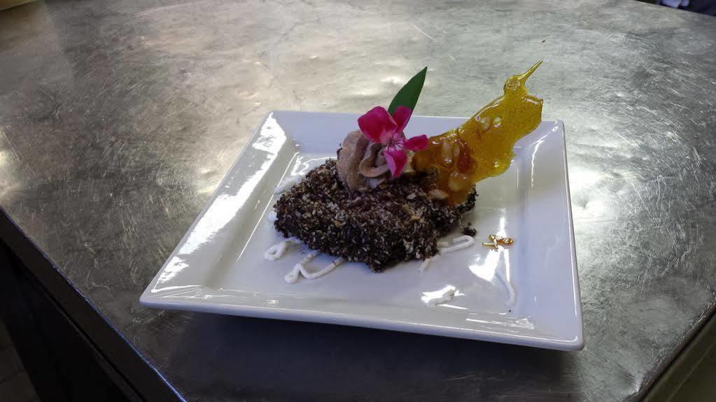 Hotel Corona ปินโซโล ภายนอก รูปภาพ