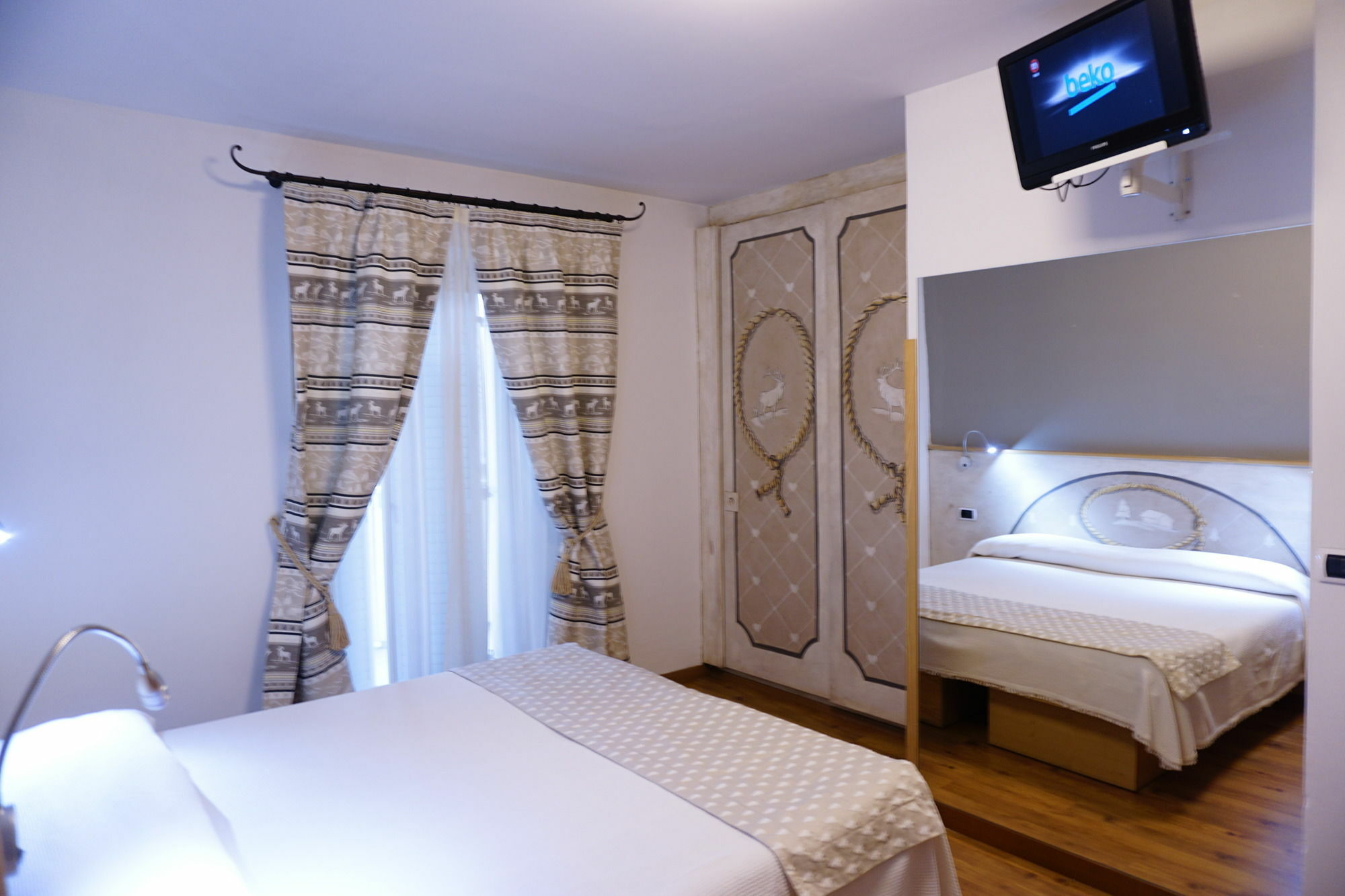 Hotel Corona ปินโซโล ภายนอก รูปภาพ